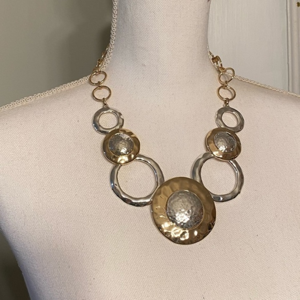NWT St. Thomas Absolutely gorgeous! Gold Silver tone Polished Circles Necklace